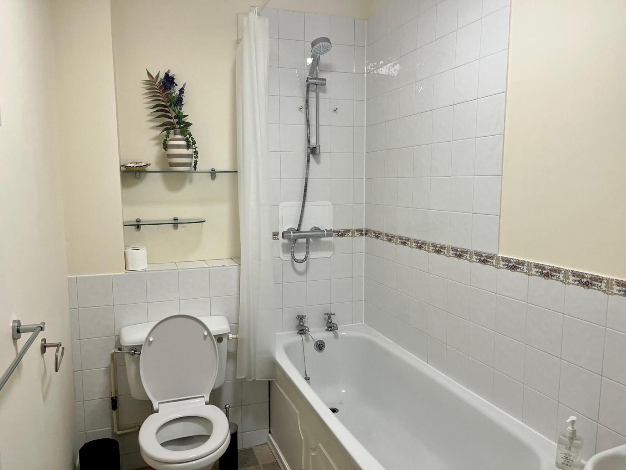 Stylish One Bed Flat Watford With Parking Pass The Keys Apartment Watford (Hertfordshire)