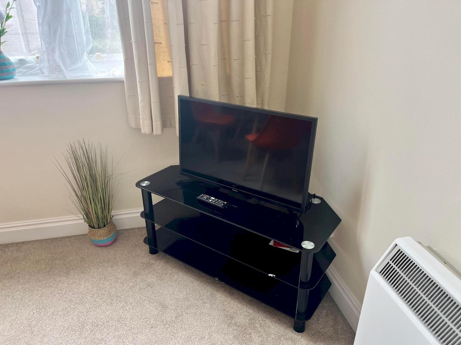 Stylish One Bed Flat Watford With Parking Pass The Keys *